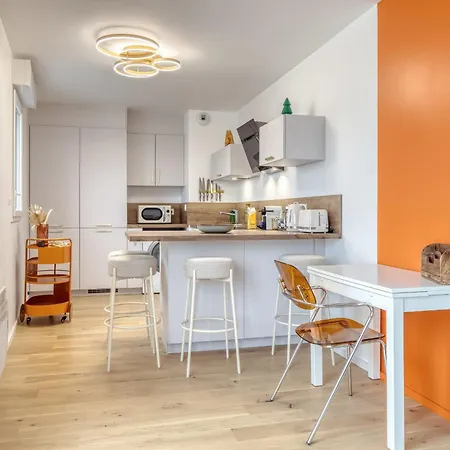 Les Mathurins F2 Unique Terrasse Parking Et Sport Apartament